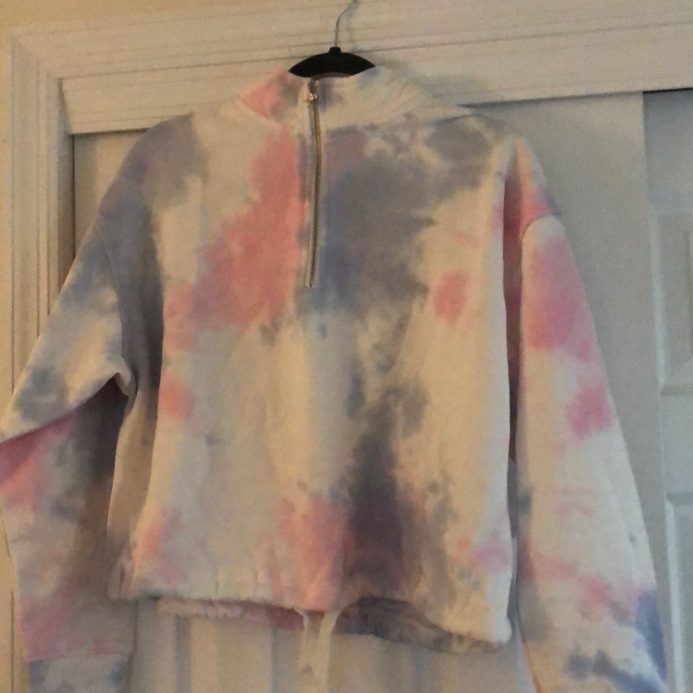 New with tags, blue pink and white tie dye cropped sweatshirt